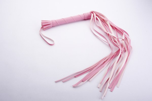 Плеть гладкая (флогер) розовая с жесткой рукоятью общей длиной 65 см 5017-4