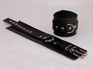 Наножники черные неподшитые с застежкой ремешек с пряжкой с одним сварным D-кольцом 1011-1B