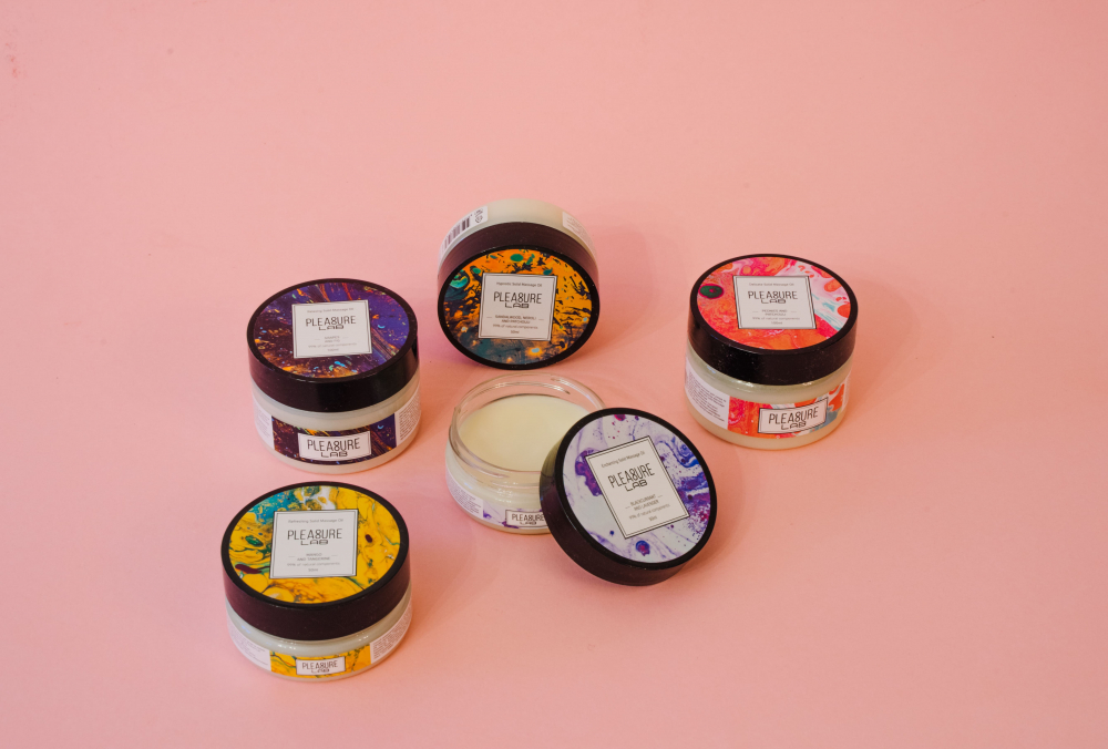 Oil labs. Pleasure Lab массажное масло. Массажная свеча pleasure Lab. Pleasure Lab. Pleasure Lab Organic 100 мл.