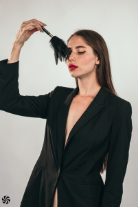 Тиклер Burlesque Plume Black 1082-02lola