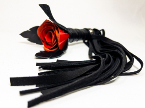Плеть Красная Роза Лаковая с Замшевыми Хвостами 40 см. 54071ars